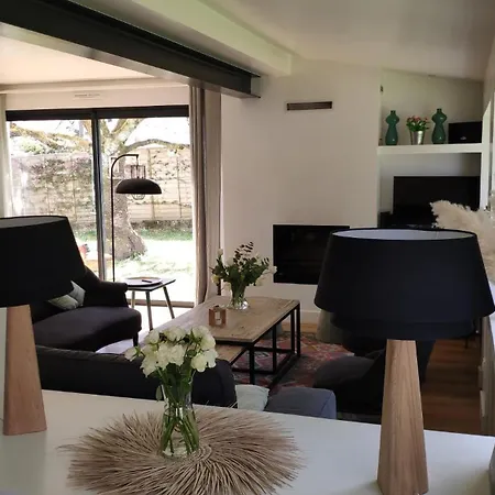 Charmante Maison Avec Piscine Vila